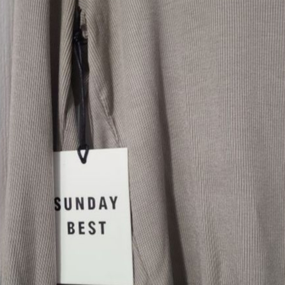 SOLD | ARITZIA | NWT Sunday Best Scout Longsleeve - Picture 3 of 4